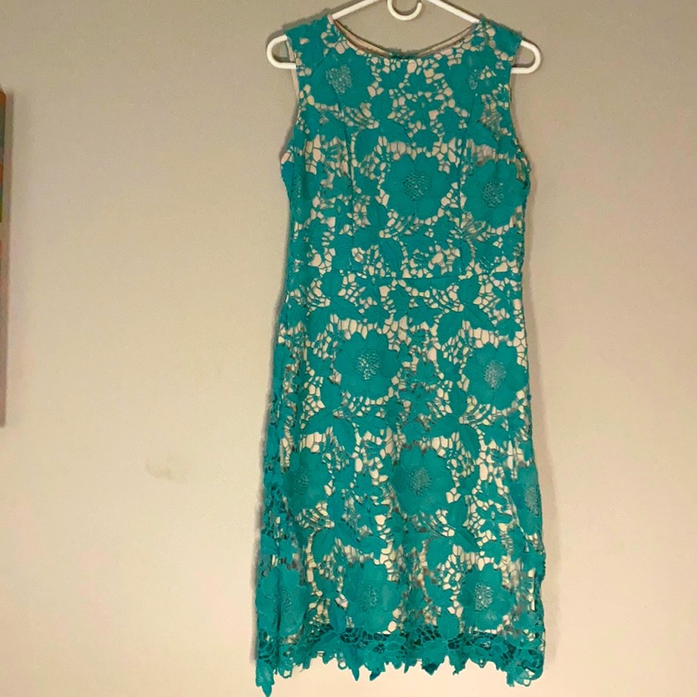 Cute scallop detail dress 👗 from New York and Co